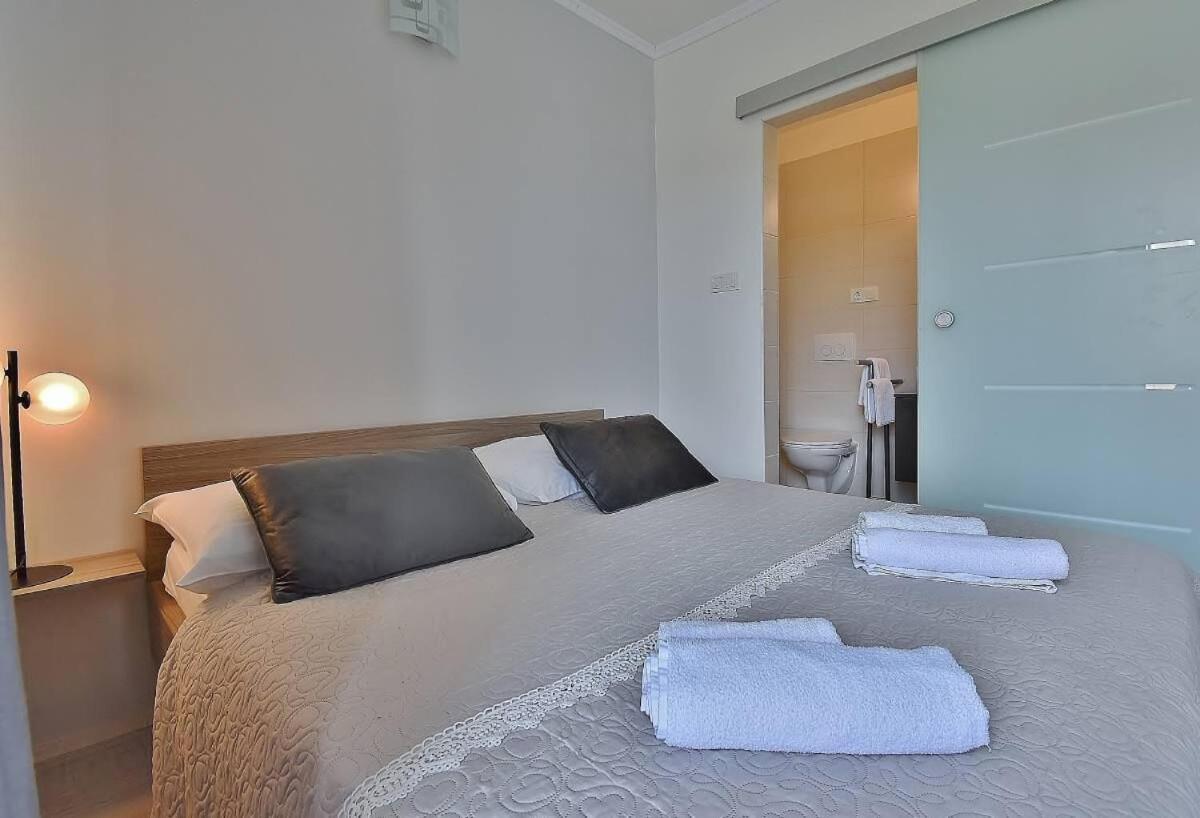 Banjol Apartments Ruzica מראה חיצוני תמונה